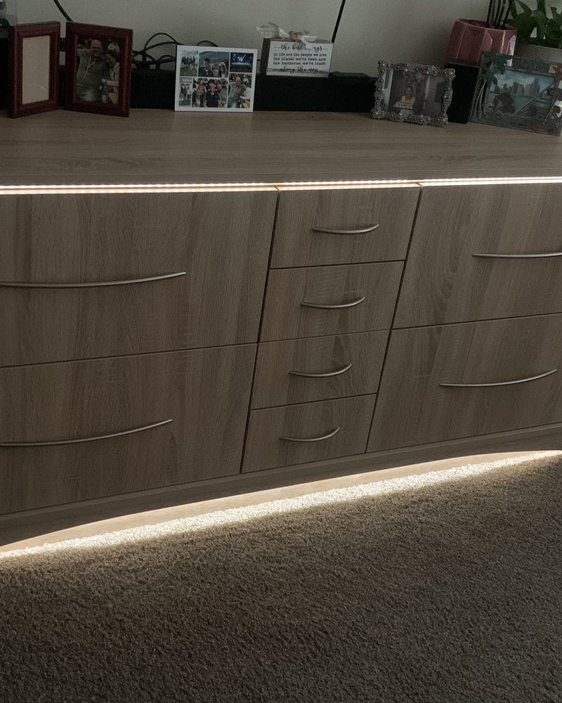 Wood dresser with drawers and cabinet doors
